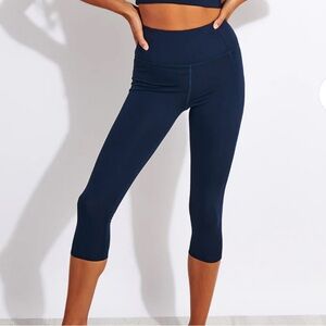 Girlfriend Collective Compressive High Waisted Capri Legging - Midnight size S